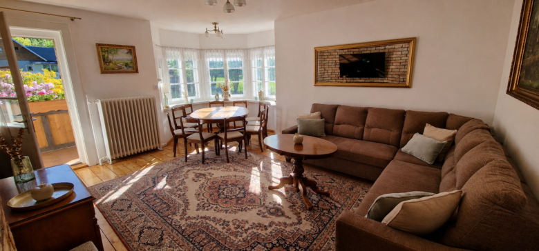 Salon w domu na wynajem w Karpaczu w Bukowym Zaciszu